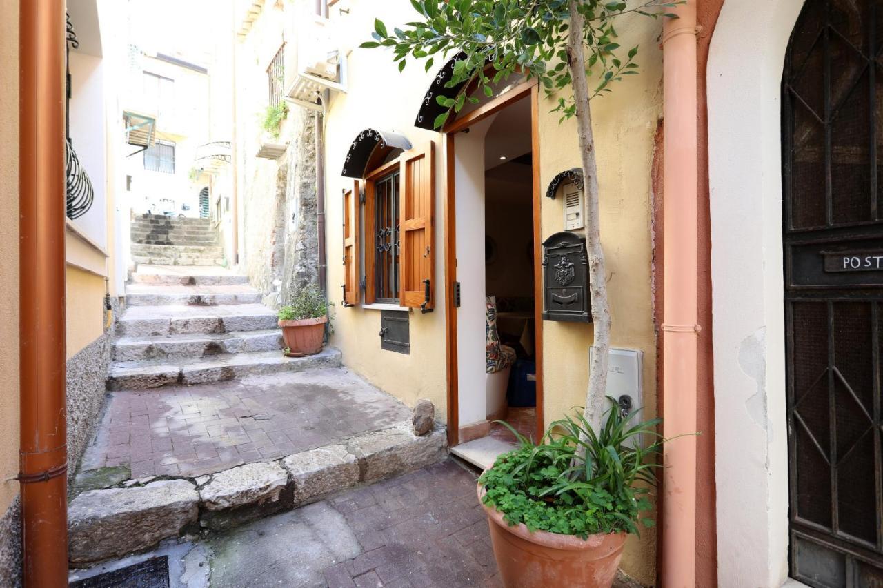 Porta Catania & Duomo Cozy Apartment Taormina Dış mekan fotoğraf